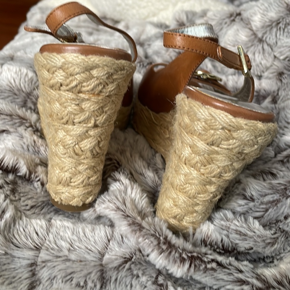 Shoes - Picture 3 of 8